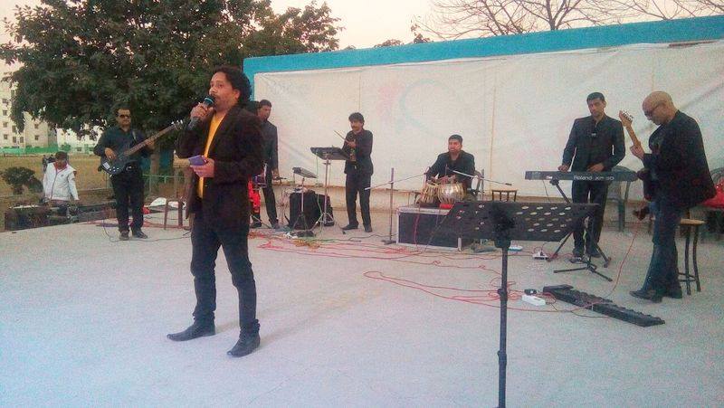 male singer suez egypt