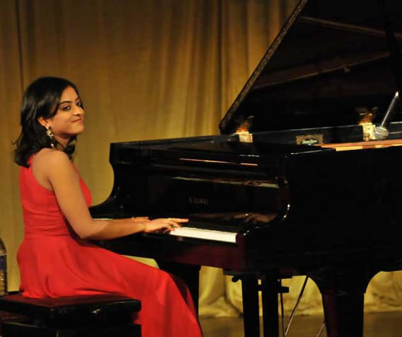 female piano players suez egypt