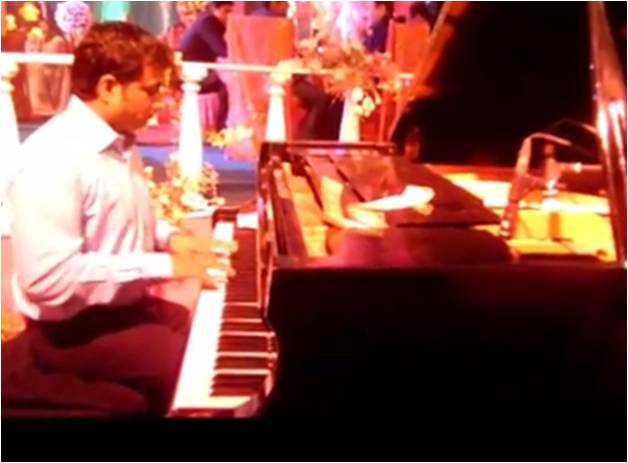 male piano players suez egypt